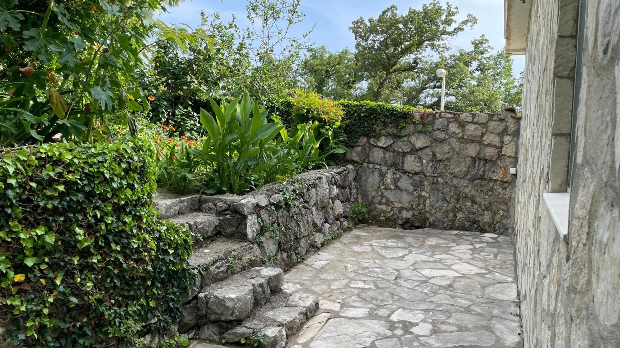 House In The Mountains Near Budva Exterior photo